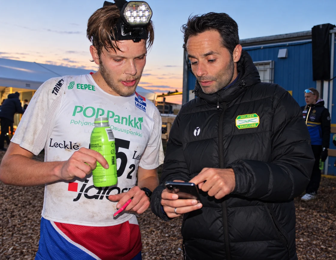 Raúl Ferra working with athletes in the terrain